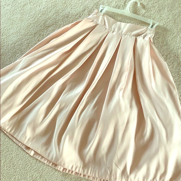 Forever 21 Dresses & Skirts - Pink ball skirt with tulle lining
